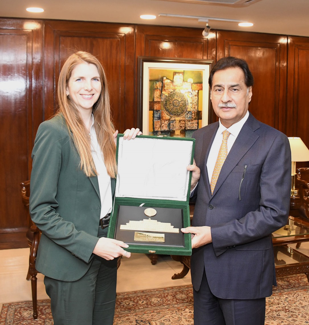 Islamabad 18.04.2024: British High Commissioner Ms.Jane Marriot called on Speaker National Assembly Sardar Ayaz Sadiq at Parliament House 
