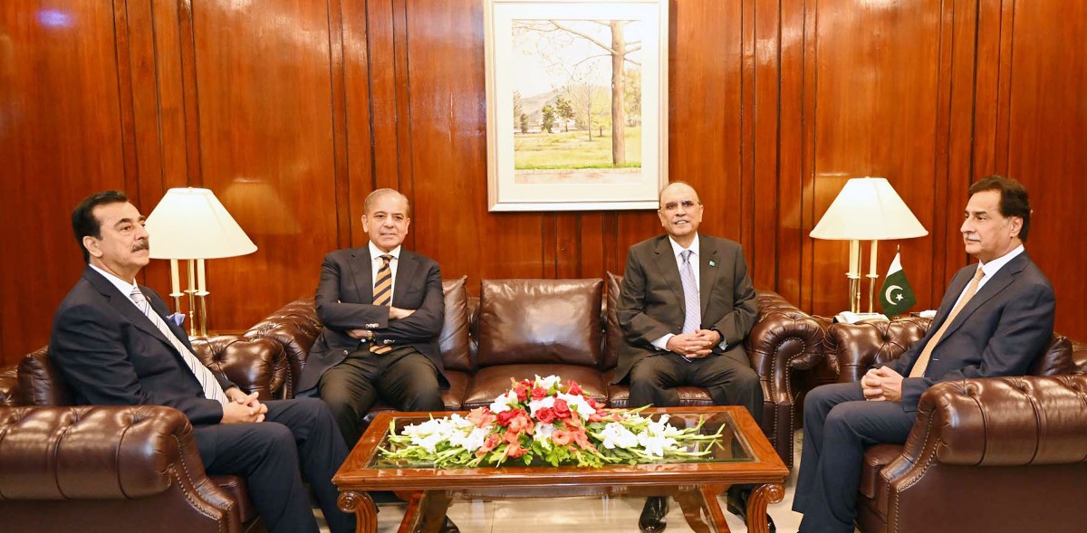 Islamabad 18-04-2024:President of the Islamic Republic of Pakistan Asif Ali Zardari, Prime Minister Mian Muhammad Shehbaz Sharif with Speaker National Assembly Sardar Ayaz Sadiq and Chairman Senate Syed Yousuf Raza Gillani before addressing the Joint Session of the Parliament.