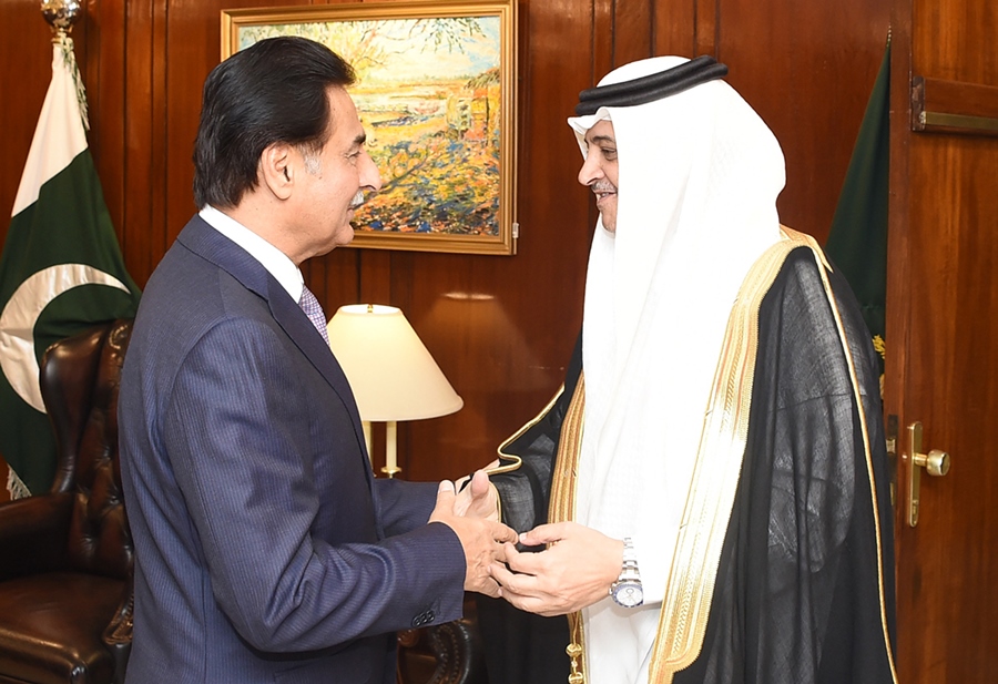 Islamabad 23.04.2024: Speaker National Assembly Sardar Ayaz Sadiq receiving Ambassador of Saudi Arabia Mr.Nawaf Bin Saeed Ahmed Al-Malkiy at Parliament 