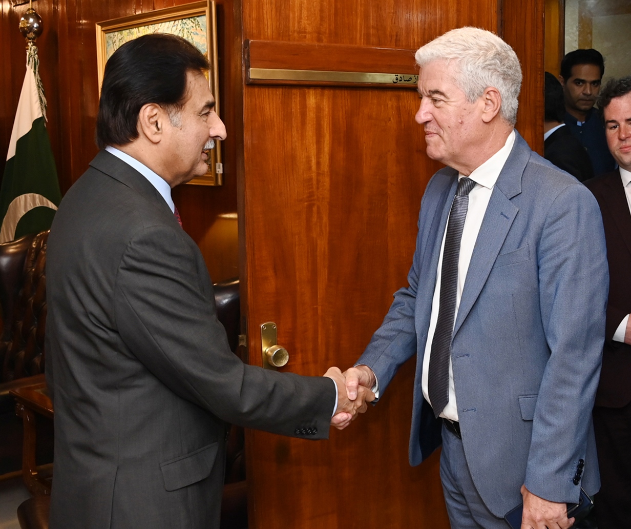 Islamabad 24.04.2024: Speaker National Assembly Sardar Ayaz Sadiq receiving Ambassador of Portugal Mr. Manuel Frederico Pinheiro Da Silva at Parliament House.