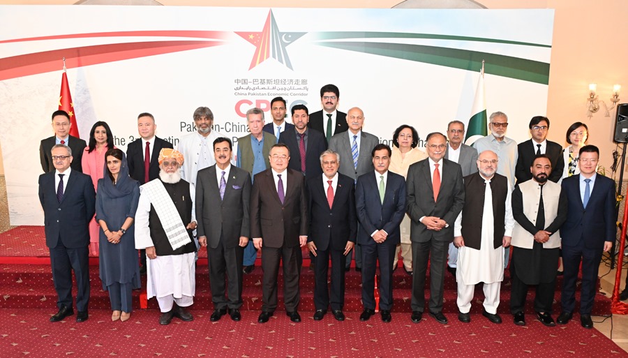 Islamabad 21.06.2024: Speaker NA Sardar Ayaz Sadiq in a group photo with participants of 3rd Pakistan-China Joint Consultative Meeting of Political Parties on CPEC