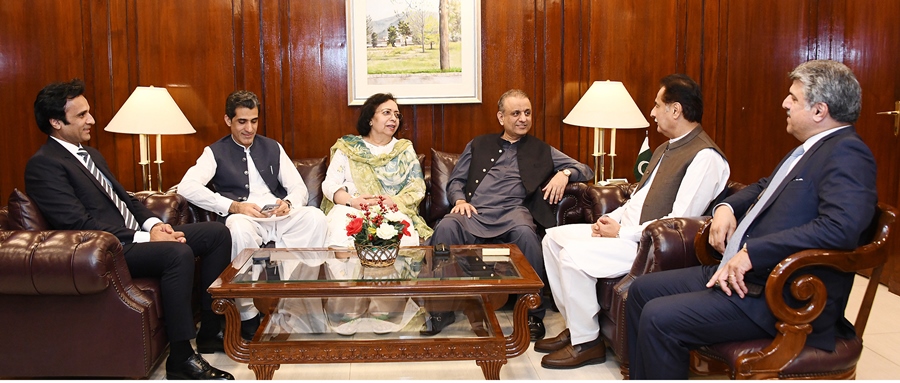 Islamabad 24.06.2024: Delegation of Istehkam-e-Pakistan Party (IPP) Members National Assembly led by Federal Minister for Privatisation Abdul Aleem Khan in a meeting with Speaker National Assembly Sardar Ayaz Sadiq at Parliament House. Deputy Speaker National Assembly Syed Ghulam Mustafa Shah is also present