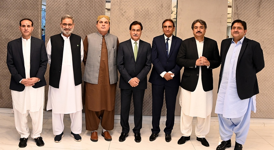 Islamabad 11.07.2024: Speaker NA Sardar Ayaz Sadiq in a group Photo with Speakers of Punjab, Sindh, KPK and Balochistan Assemblies along with Speaker of AJ&K and GB Assembly in Parliament House