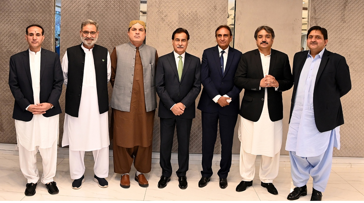 Islamabad 11.07.2024: Speaker National Assembly Sardar Ayaz Sadiq in a group photo with Speaker of Punjab Assembly Malik Muhammad Ahmed Khan, Speaker of Sindh Assembly Syed Awais Qadir Shah, Speaker of KPK Assembly Babar Saleem Swati and Speaker of Balochistan Assembly Capt. (R) Abdul Khaliq Khan Achakzai along with Speaker of AJ&K Ch. Latif Akbar and Speaker GB Assembly Nazir Ahmed in Parliament House.