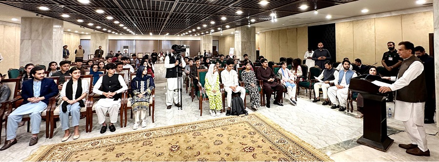 Islamabad 19.07.2024: Speaker NA Sardar Ayaz Sadiq addressing the Participants of National Assembly Young Citizen Internship Program at Parliament House