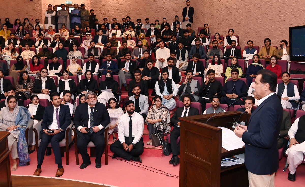Islamabad 26.07.2024: Speaker National Assembly Sardar Ayaz Sadiq addressing the orientation program for the summer inters of the National Assembly Secretariat at PIPS.