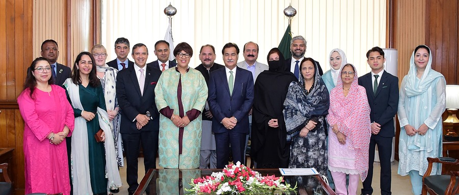 Islamabad 30.07.2024: Speaker National Assembly Sardar Ayaz Sadiq in a group photo with Secretary General Commonwealth Rt. Hon. Patricia Scotland & Representatives of the Parliamentary Forums at Parliament House