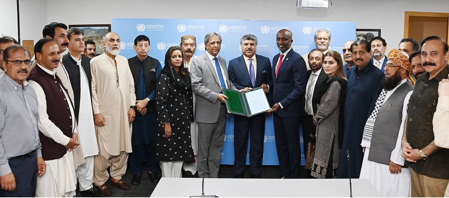 Islamabad 05.08.2024: Deputy Speaker National Assembly Syed Ghulam Mustafa Shah leads delegation of Parliamentary Leaders to UN Resident & Humanitarian Coordinator to Pakistan office and presents National Assembly Resolution on Palestine.