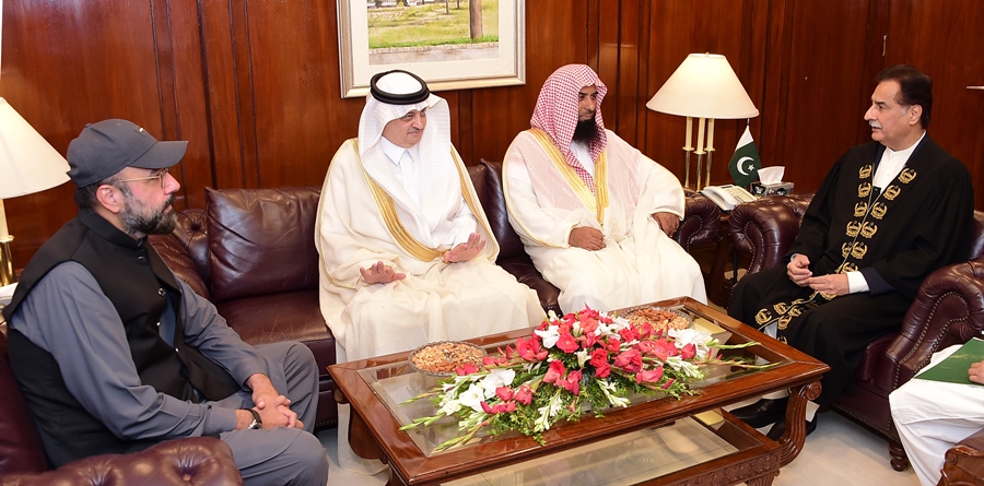 Islamabad 09.08.2024: Speaker NA Sardar Ayaz Sadiq in a meeting with Imam Masjid Al-Nabvi (S.A.W) Sheikh Dr. Salah Mohammad M Al-Bdeer at Parliament House