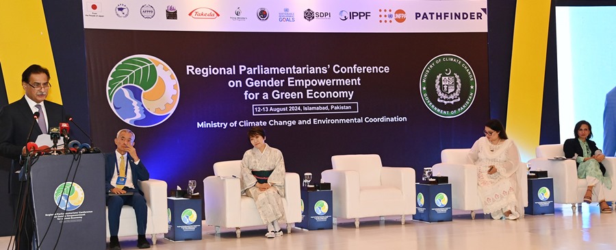 Islamabad 12.08.2024: Speaker NA Sardar Ayaz Sadiq delivering key note address to participants of the Regional Meeting on Gender Empowerment and Green Economy in the Context of ICPD30