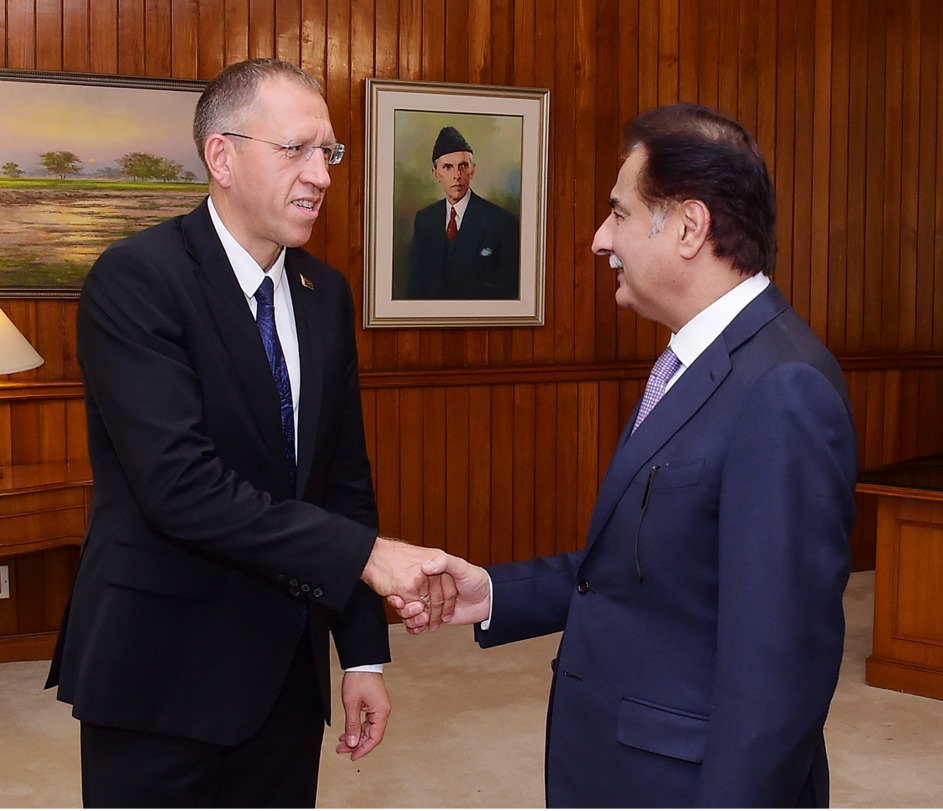 Islamabad 12.08.2024: Speaker National Assembly Sardar Ayaz Sadiq receiving  Ambassador of Belarus Mr. Andrei Metelitsa at Parliament House.