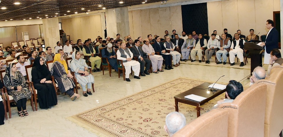 Islamabad 05.09.2024: Speaker National Assembly Sardar Ayaz Sadiq addressing the recently promoted employees of National Assembly Secretariat at Parliament House.