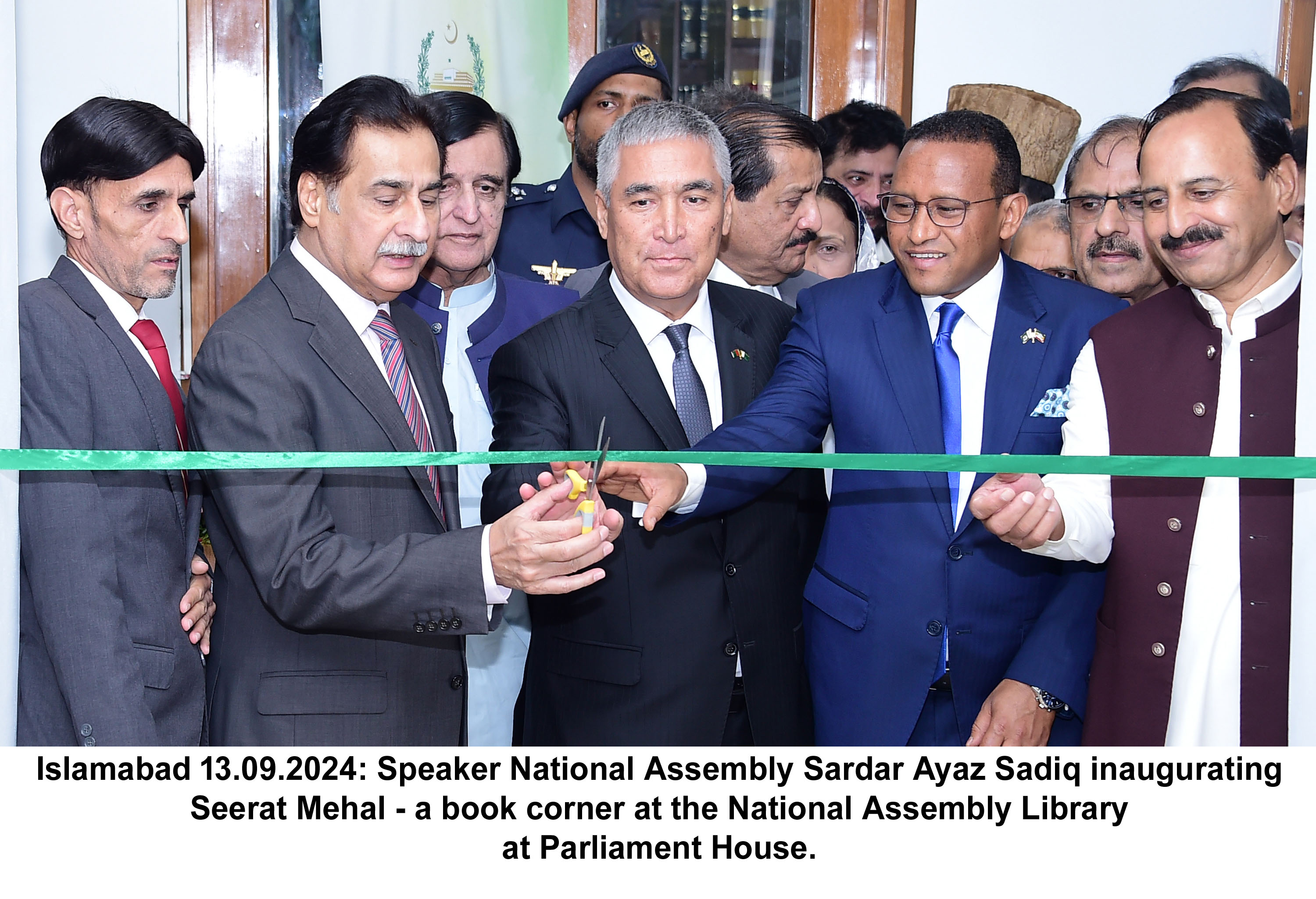 Islamabad 13.09.2024: Speaker N.A Sardar Ayaz Sadiq inaugurating Seerat Mehal -a book corner at the National Assembly Library at Parliament House
