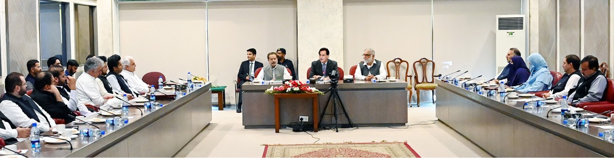 Islamabad 18.09.2024: Speaker National Assembly Sardar Ayaz Sadiq in a meeting with MPAs & Officers of Khyber Pakhtunkhwa at Parliament House