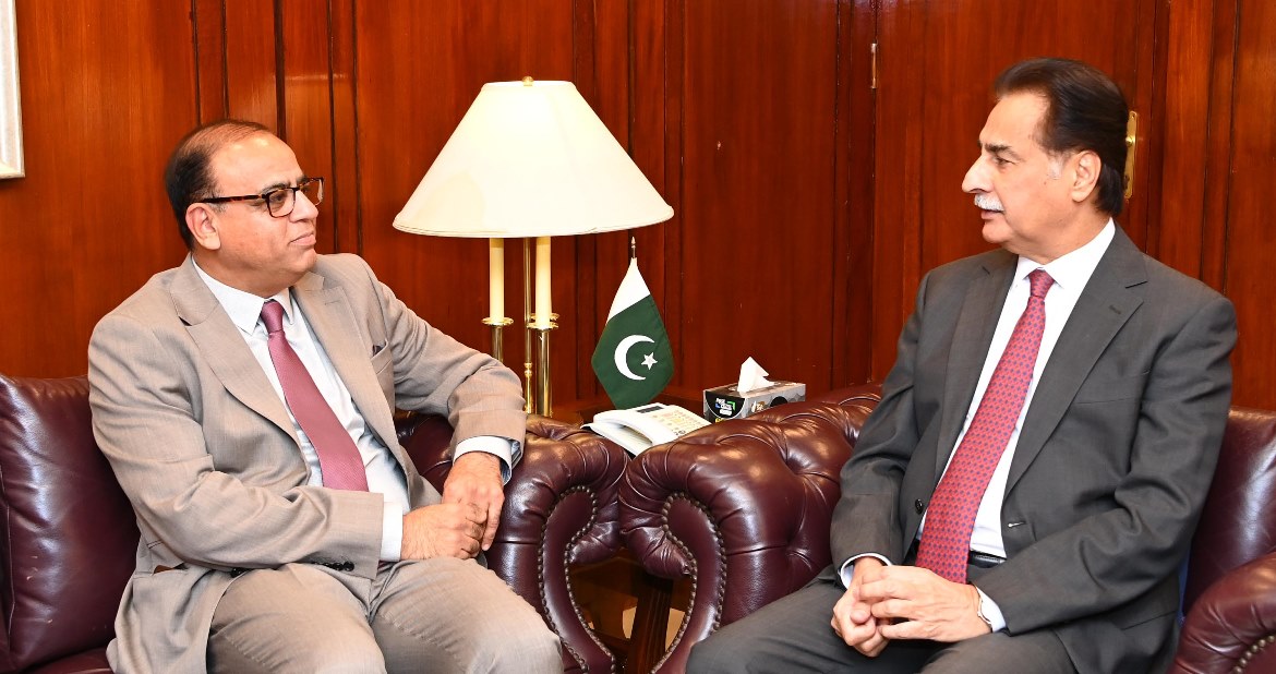 Islamabad 22.10.2024: Member of the House of Commons, United Kingdom Muhammad Yasin called on Speaker National Assembly Sardar Ayaz Sadiq at Parliament House