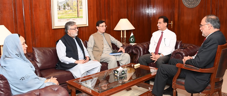 Islamabad 22.10.2024: Speaker National Assembly Sardar Ayaz Sadiq in a meeting with Members of Parliamentary Committee for nomination of the Chief Justice of Pakistan under Article 175 A at Parliament House