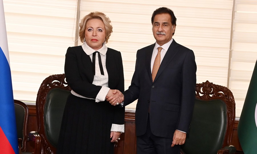 Islamabad 28.10.2024: Speaker NA Sardar Ayaz Sadiq receiving Speaker of the Federation Council of the Russian Federation Ms. Valentina Matvienko at Parliament House 