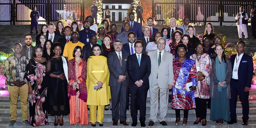 Islamabad 29.10.2024: Speaker NA Sardar Ayaz Sadiq in a group photo with participants of the 45th Annual Forum of the Parliamentarians for Global Action (PGA) and the 13th Consultative Assembly of Parliamentarians on the International Criminal Court (CAP-ICC) and the Rule of Law