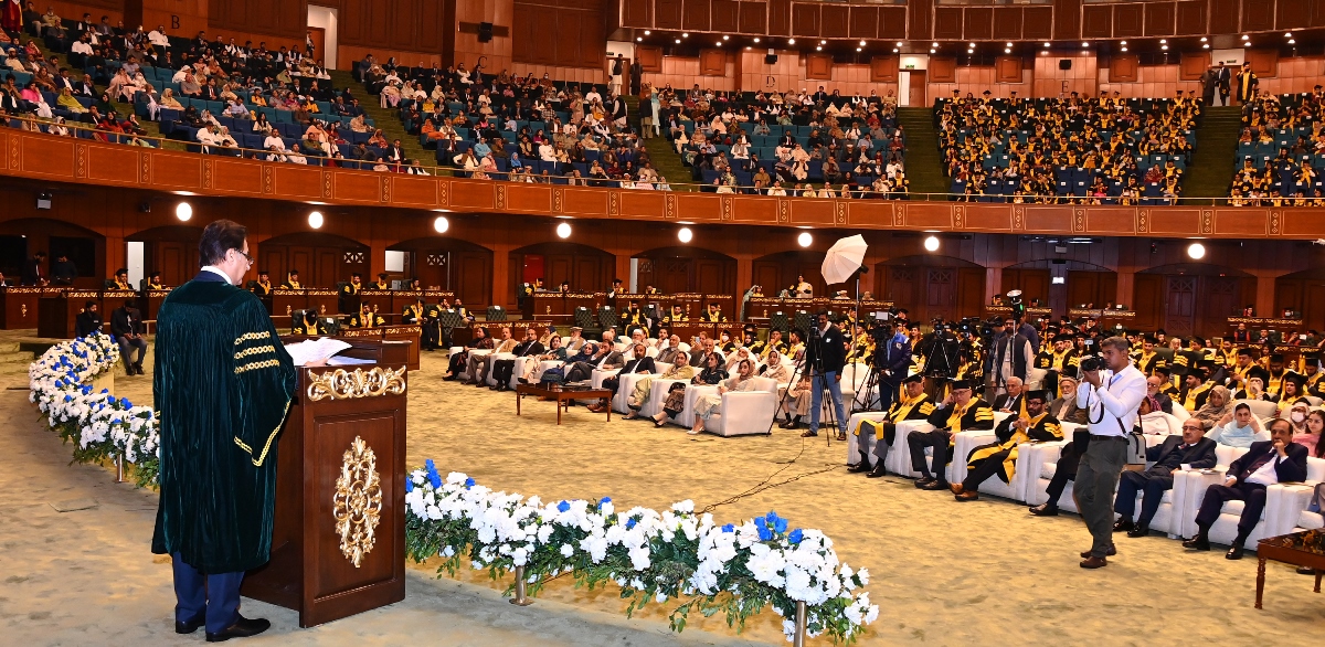 Islamabad 18.11.2024: Speaker National Assembly addressing the participants at 57th convocation of Physicians and Surgeons of Pakistan at Jinnah Convention Center