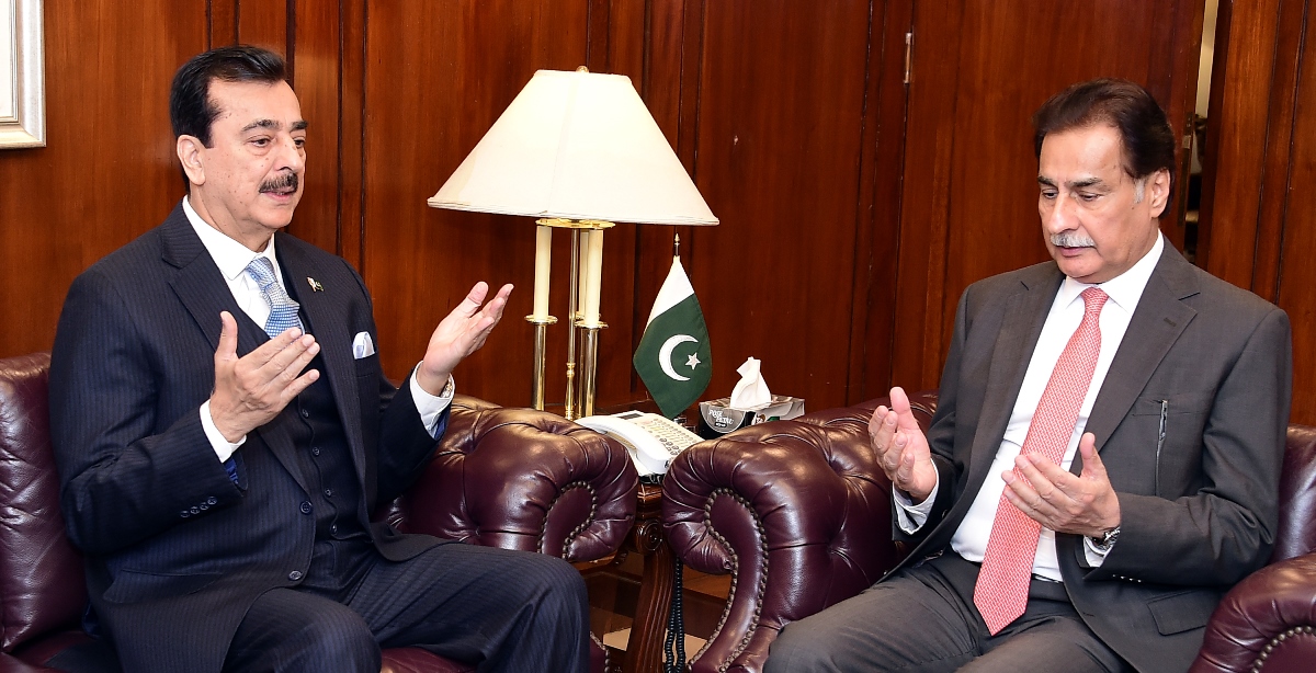 Islamabad 11.12.2024: Chairman Senate Syed Yusuf Raza Gillani offering Fateha for the departed soul of sister of Speaker National Assembly Sardar Ayaz Sadiq at Parliament House