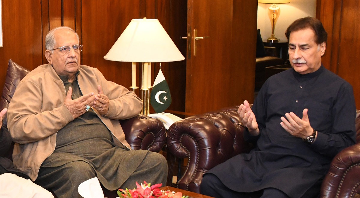 Islamabad 13.12.2024: Federal Minister for Housing & Works, Mian Riaz Hussain Pirzada offering Fateha for the departed soul of sister of Speaker National Assembly Sardar Ayaz Sadiq at Parliament House