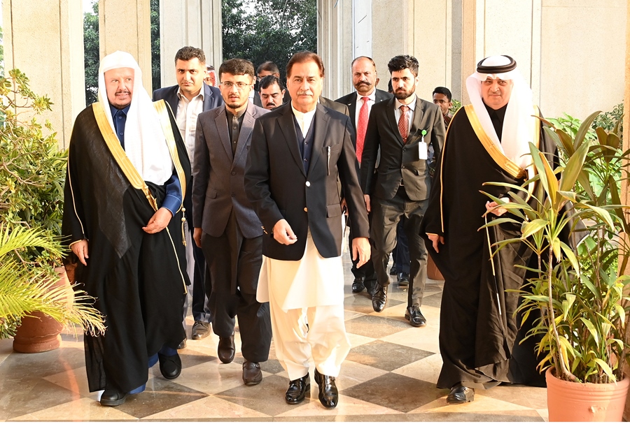 Islamabad 17.12.2024: Speaker National Assembly Sardar Ayaz Sadiq welcoming Chairman of Shura Council of the Kingdom of Saudi Arabia Dr. Abdullah bin Mohammed bin Ibrahim Al-Sheikh on his arrival at Islamabad Airport.