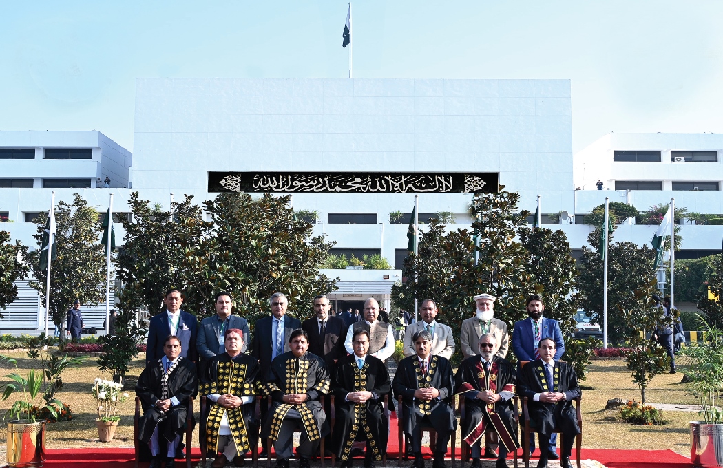 Islamabad 19.12.2024: Speaker National Assembly Sardar Ayaz Sadiq in a group photo with  Speakers' of Provincial Assembly, Legislative Assemblies & Secretaries General/Secretaries on the occasion of 18th Speakers Conference at Parliament House.