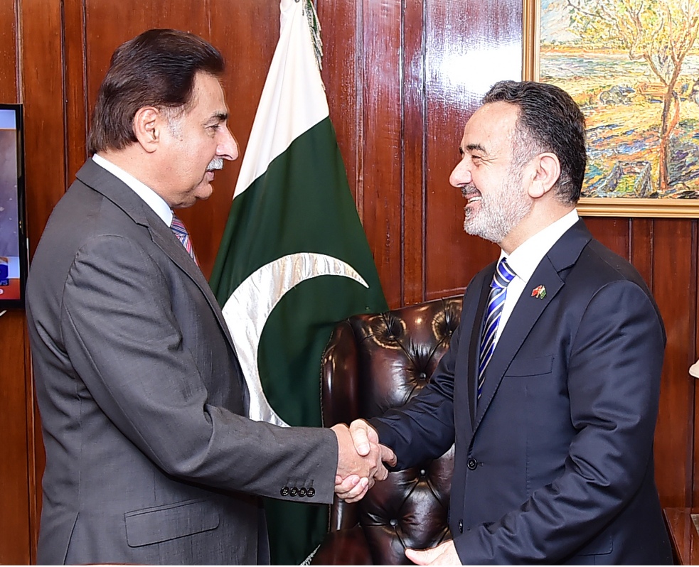 Islamabad 14.01.2025: Speaker National Assembly Sardar Ayaz Sadiq receiving Ambassador of Türkiye Dr. Irfan Neziroglu at Parliament House