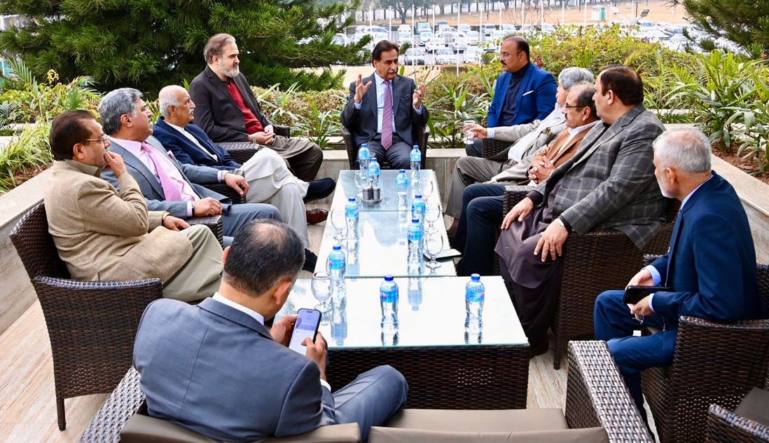 Islamabad 14.01.2025: Speaker National Assembly Sardar Ayaz Sadiq along with Deputy Speaker National Assembly Sayed Ghulam Mustafa Shah in a meeting with members of Treasury and Opposition members at MNA Cafeteria of Parliament House. 