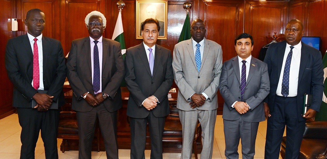 Islamabad 21.01.2025:Speaker National Assembly Sardar Ayaz Sadiq in a group photo with Parliamentary delegation of South Sudan led by Deputy Speaker Transitional National Legislation Assembly of South Sudan Mr. Kornelio Kon Ngu Akuck at Parliament House