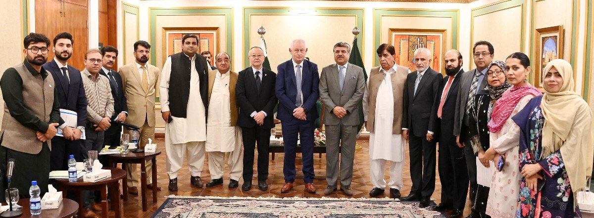 Islamabad 23.04.2025: Acting Speaker National Assembly Syed Ghulam Mustafa Shah in a group photo with delegation from the International Trade Union Confederation (ITUC) led by Mr. Luc Triangle General Secretary & Mr. Shoya Yoshida Regional General Secretary Asia-Pacific at Parliament House.