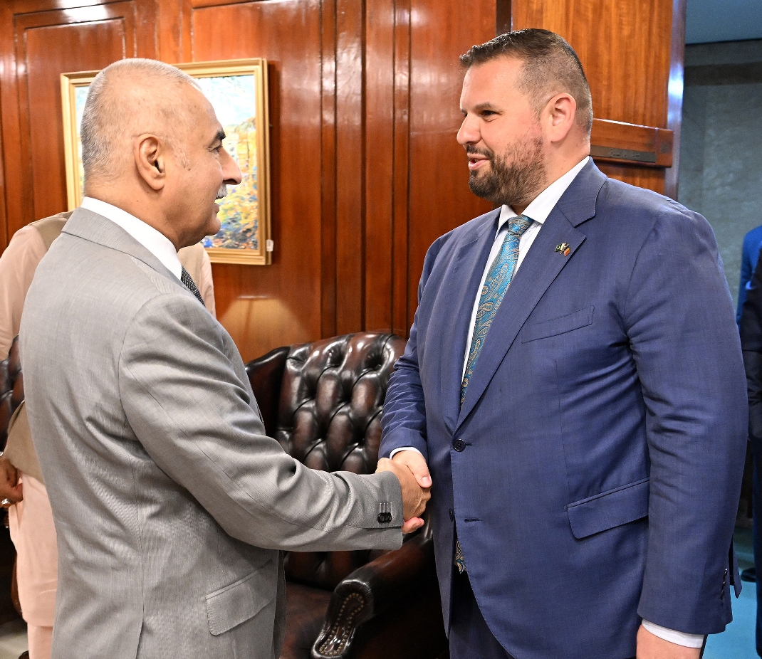 Islamabad 16-06-2025: Speaker National Assembly Sardar Ayaz Sadiq receiving Ambassador of Romania Mr. Dan Stoenescu at Parliament House.