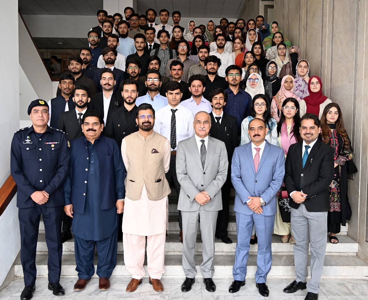 Islamabad 16-06-2025: Speaker National Assembly Sardar Ayaz Sadiq in a group photo with interns of the National Assembly Secretariat at Parliament House.