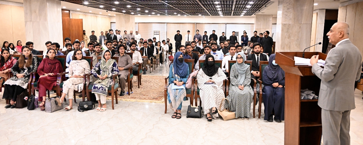 Islamabad 16-06-2025: Speaker National Assembly Sardar Ayaz Sadiq addressing the interns of the National Assembly Secretariat at Parliament House.
