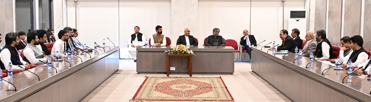 Islamabad 17.06.2025: Speaker National Assembly Sardar Ayaz Sadiq in a meeting with Abbottabad Public School Alumni at Parliament House.