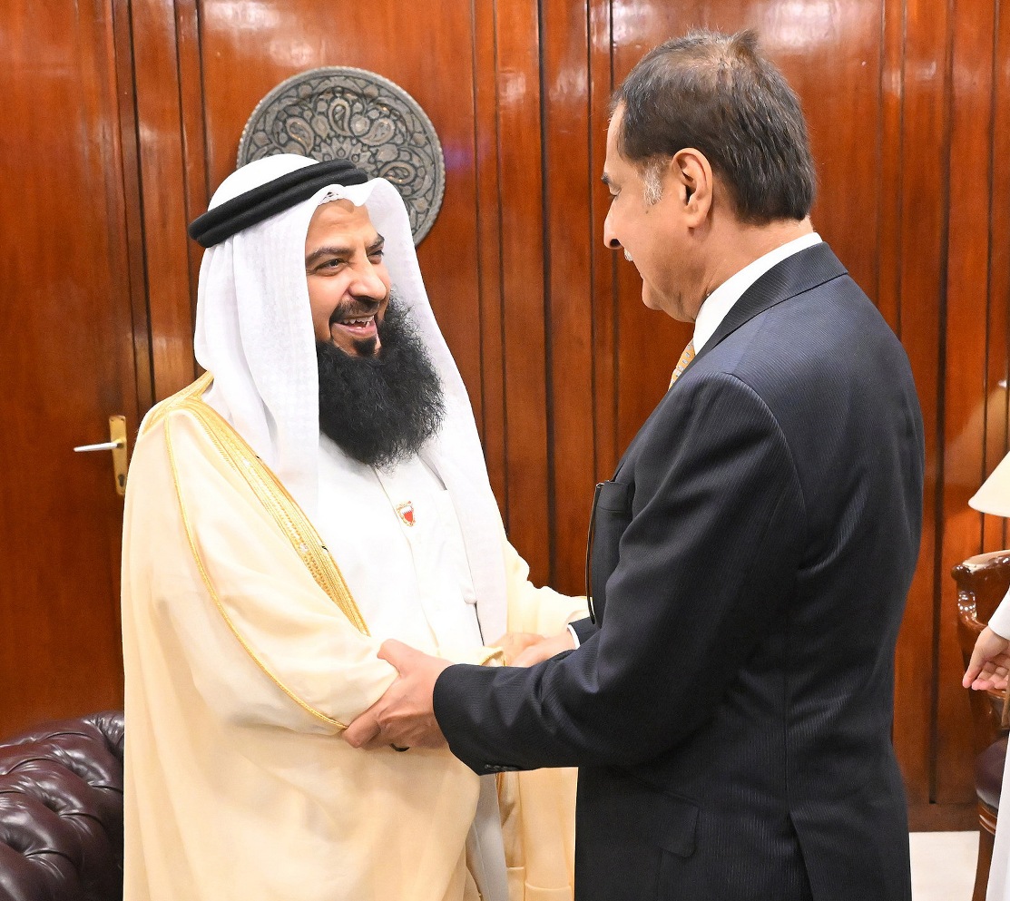 Islamabad 09.09.2025: Speaker National Assembly Sardar Ayaz Sadiq receiving Member of the Shura Council/ Deputy Head of Legislative and Legal Affairs Committee of Shura Council of the Kingdom of Bahrain Dr. Adel Abdulrahman Al-Muawda at Parliament House.