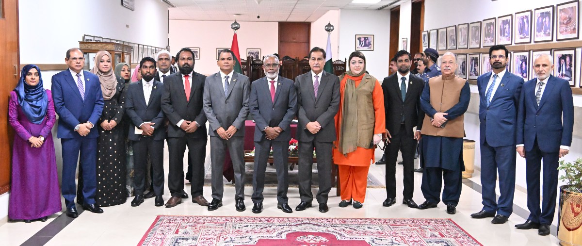 Islamabad 17.09.2025: Speaker National Assembly Sardar Ayaz Sadiq in a group photo with Maldives Parliamentary Delegation led by Speaker of the People’s Majlis of Maldives  Mr. Abdul Raheem Abdulla at Parliament House