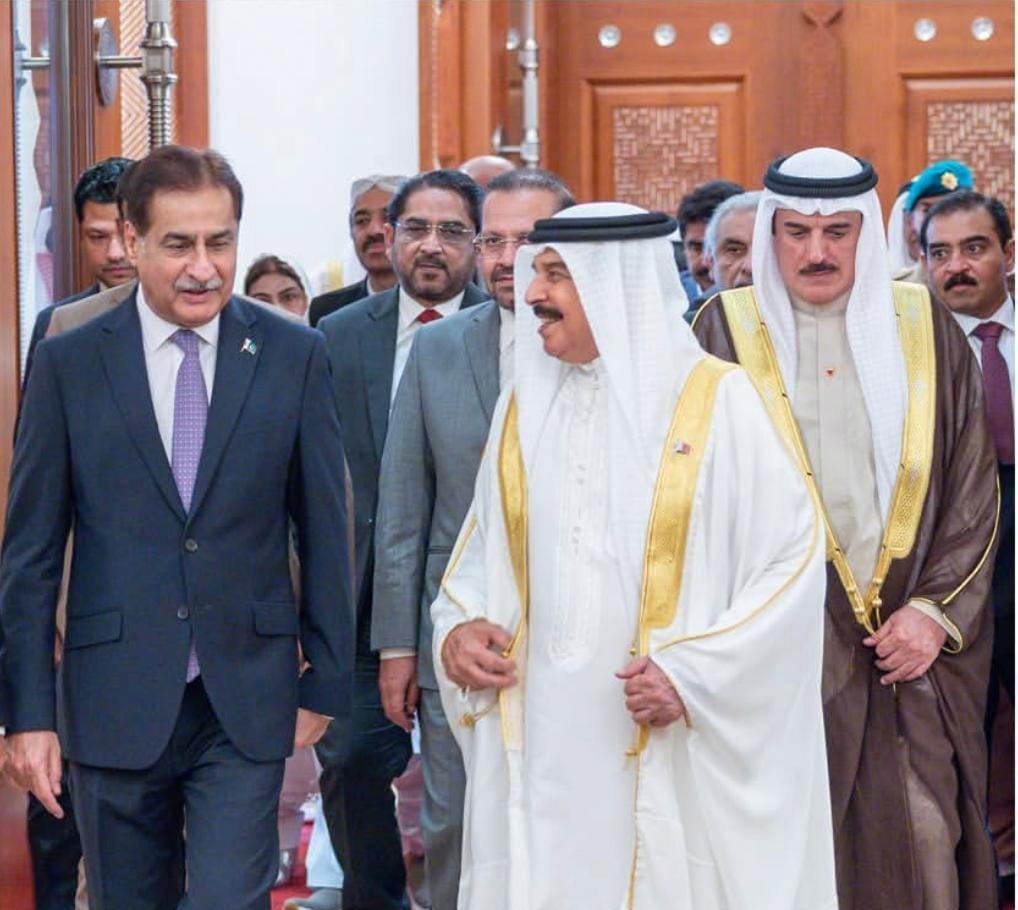 Bahrain 23rd September 2025:King Hamad bin Isa Al Khalifa receiving Speaker National Assembly of Pakistan, Sardar Ayaz Sadiq at Safriya Palace, Bahrain