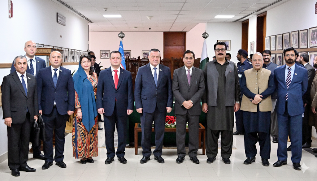 Islamabad 29.09.2025: Speaker National Assembly Sardar Ayaz Sadiq in a group photo with Uzbek Parliamentary delegation led by Speaker of the Legislative Chamber of the Oliy Majlis of the Republic of Uzbekistan Mr. Nuriddin Ismoilov at Parliament House.