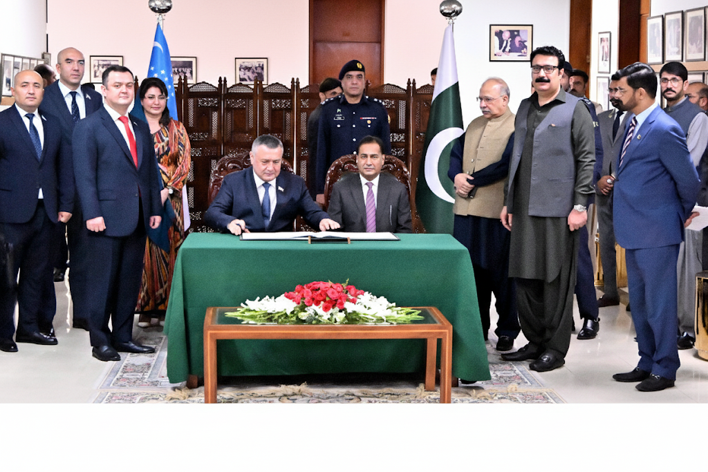 Islamabad 29.09.2025: Speaker of the Legislative Chamber of the Oliy Majlis of the Republic of Uzbekistan Mr. Nuriddin Ismoilov inscribing his remarks in Visitor Book in Parliament House