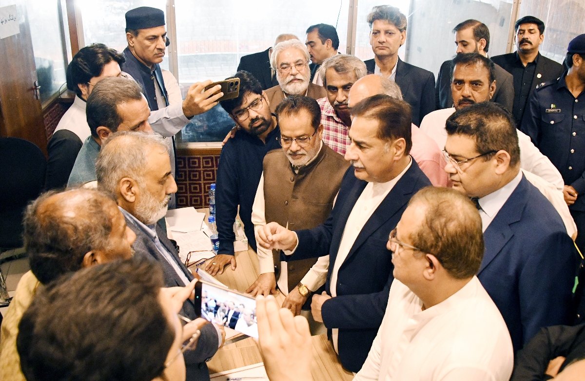 Islamabad 02.10.2025: Speaker National Assembly Sardar Ayaz Sadiq along with Mr. Aijaz Hussain Jakhrani, MNA witnessing Election of Representative body of Parliamentary Reporters Association (PRA) at Parliament House