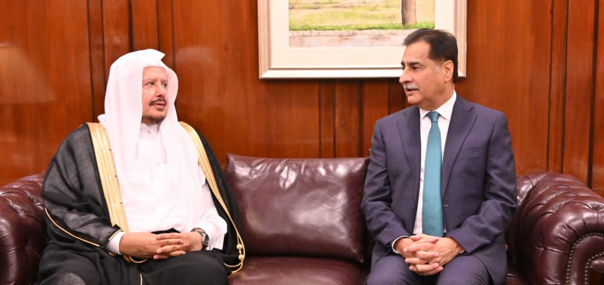 Islamabad 07.10.2025: Chairman of Shura Council of the Kingdom of Saudi Arabia Dr. Abdullah bin Mohammed bin Ibrahim Al-Sheikh called on Speaker National Assembly Sardar Ayaz Sadiq at Parliament House.