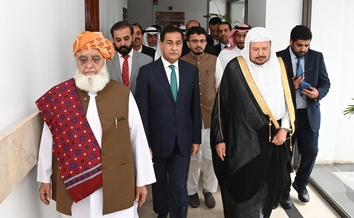 Islamabad 07.10.2025: Speaker National Assembly Sardar Ayaz Sadiq, President Jamiat Ulema-e-Islam (F) Maulana Fazal-ur-Rehman, and Chairman of the Shura Council of the Kingdom of Saudi Arabia Dr. Abdullah bin Mohammed bin Ibrahim Al-Sheikh were present on the occasion of the departure of Saudi Shura Council delegation at Parliament House.