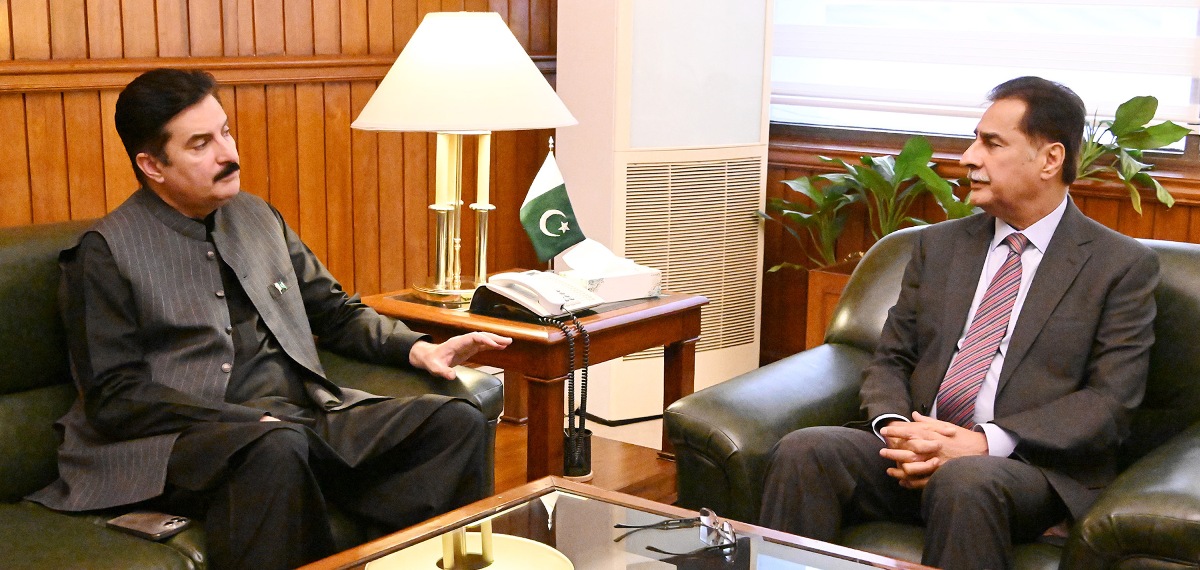 Islamabad 09.10.2025: Governor KPK Mr. Faisal Karim Kundi called on Speaker National Assembly Sardar Ayaz Sadiq at Parliament House