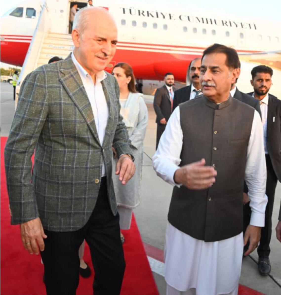 Islamabad 12.10.2025: Speaker National Assembly Sardar Ayaz Sadiq receiving Speaker of the Grand National Assembly of Turkiye Mr. Numan Kurtulmuş on his arrival at Islamabad Airport.