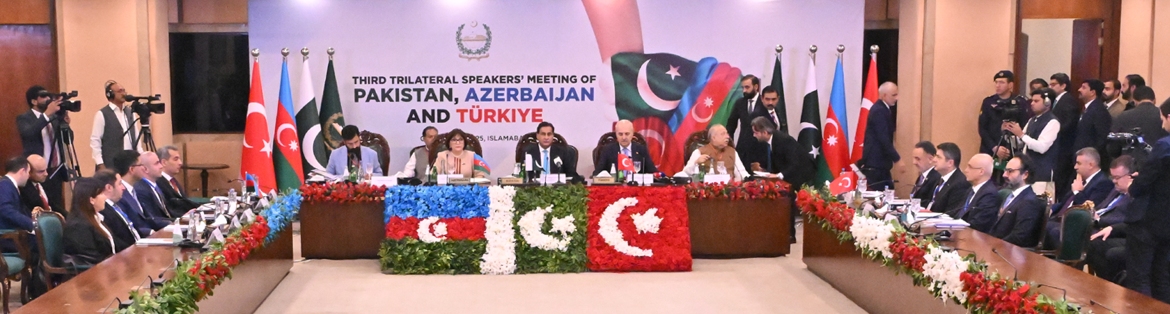 Islamabad 13.10.2025: Speaker National Assembly Sardar Ayaz Sadiq chairing the Executive Meeting of the Speakers of Parliament with Speaker of the Grand National Assembly of Turkiye Mr. Numan Kurtulmuş and Speaker of the Milli Majlis of Azerbaijan Ms. Sahiba Gafarova at Parliament House