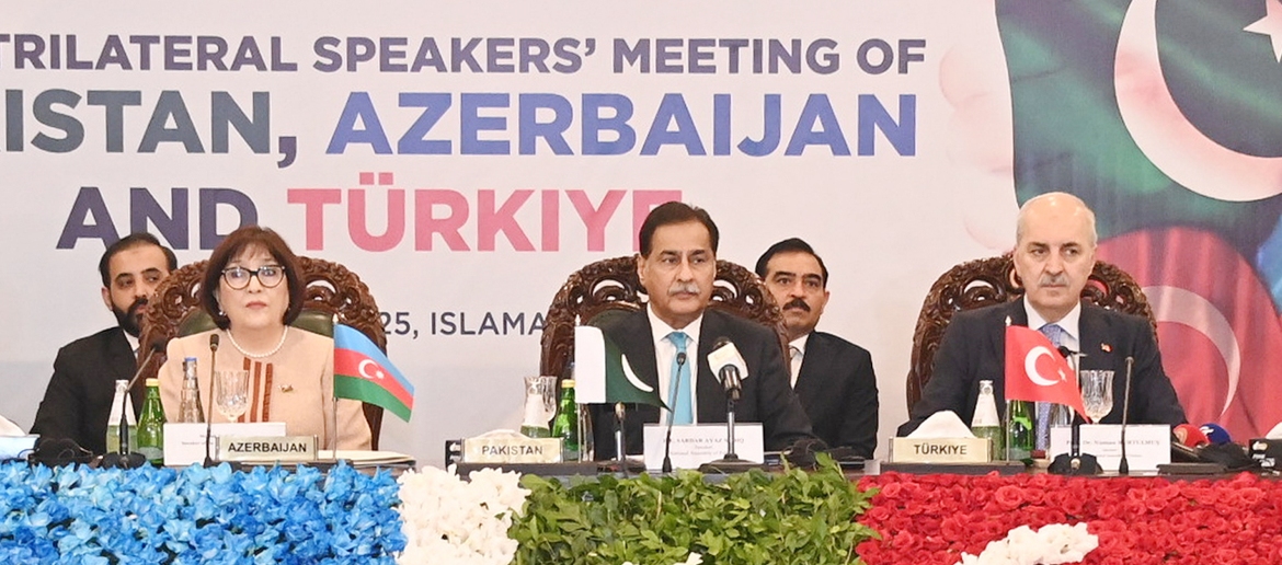 Islamabad 13.10.2025: Speaker National Assembly Sardar Ayaz Sadiq chairing the Executive Meeting of the Speakers of Parliament with Speaker of the Grand National Assembly of Turkiye Mr. Numan Kurtulmuş and Speaker of the Milli Majlis of Azerbaijan Ms. Sahiba Gafarova at Parliament House