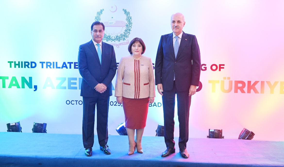 Islamabad 13.10.2025: Speaker National Assembly Sardar Ayaz Sadiq in a group photo with Speaker of the Grand National Assembly of Turkiye Mr. Numan Kurtulmus and Speaker of the Milli Majlis of Azerbaijan Ms. Sahiba Gafarova on the occasion of Third Trilateral Speakers Meeting of Azerbaijan, Pakistan and Turkiye at Parliament House