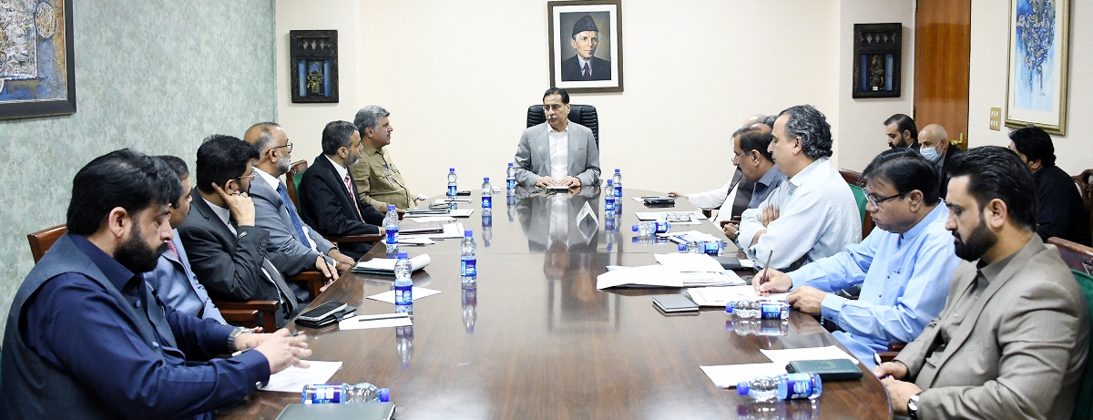 Islamabad 28.10.2025: Speaker National Assembly Sardar Ayaz Sadiq in a meeting with CDA officials at Parliament House. Deputy Speaker National Assembly Syed Ghulam Mustafa Shah is also present on the occasion