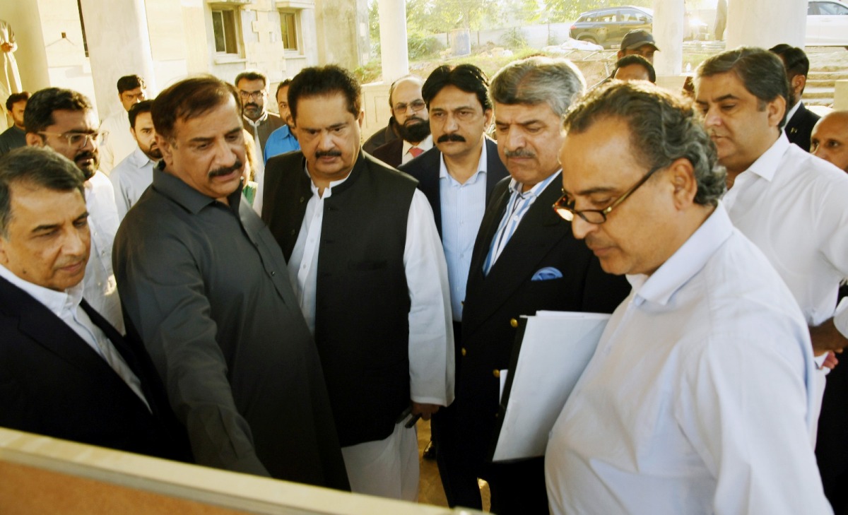 Islamabad 30.10.2025: Deputy Speaker National Assembly Syed Ghulam Mustafa Shah briefed by the officers of CDA on the Construction of new Parliament Lodges Project.